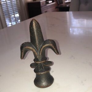 Brown cast iron fleur de lis finial home decor